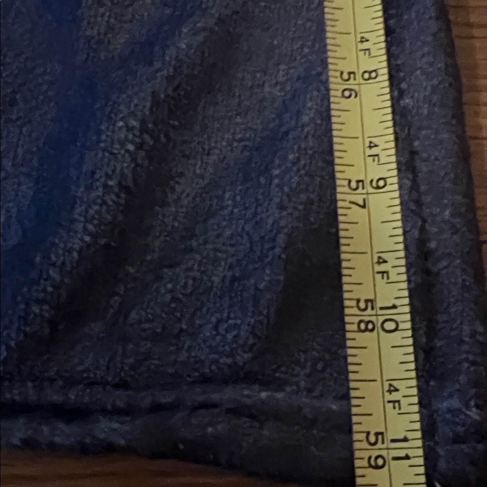 ( 0391) Only Cozy Black Mixed Colors Reading Blanket. Happy Holidays! - Picture 3 of 4